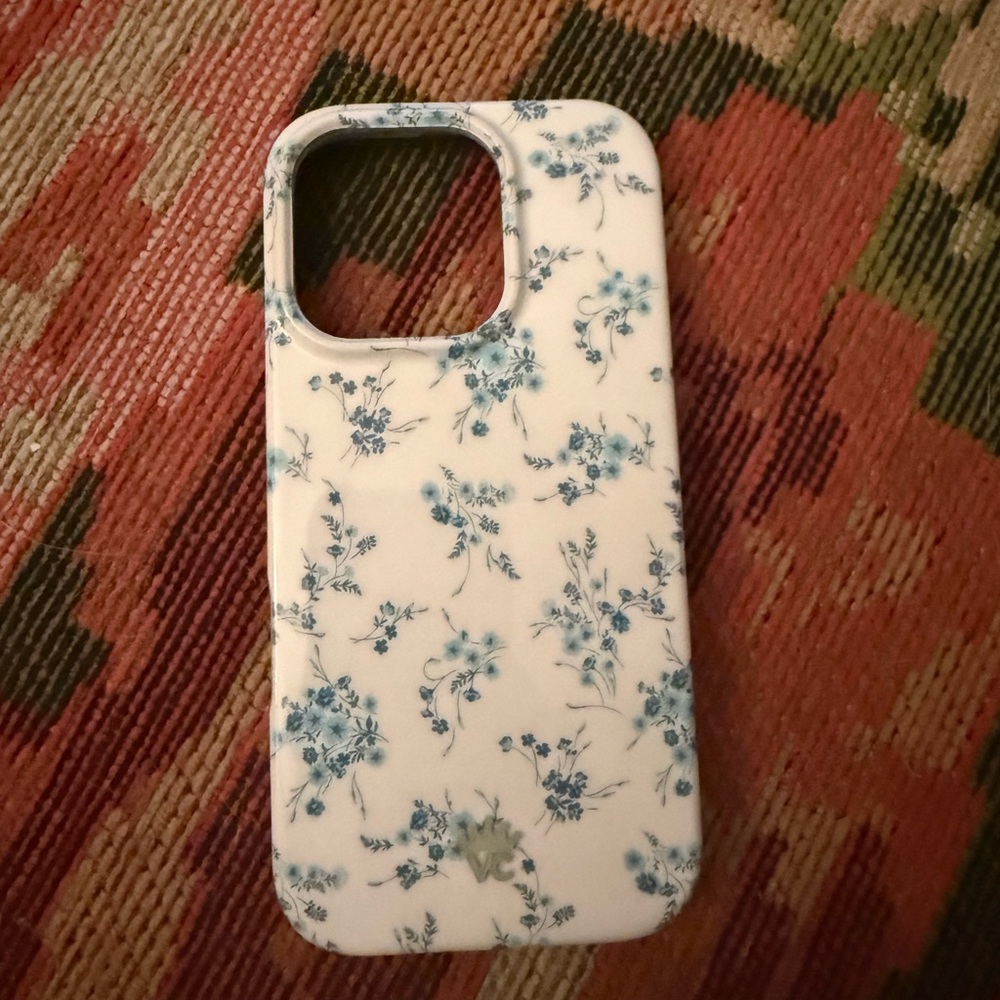 Floral Blue and White Phone Case 16 pro